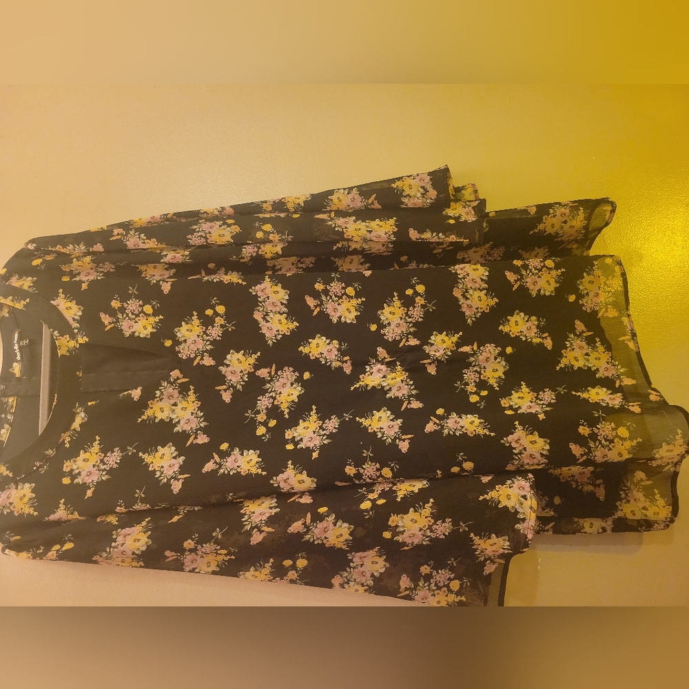Short Black and Floral Dress. Size 2X